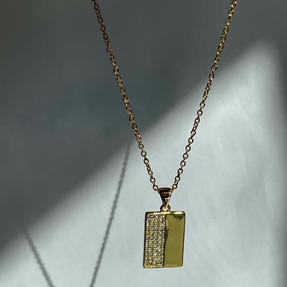 Cubic zirconia rectangular pendant gold necklace - Picture 5 of 5